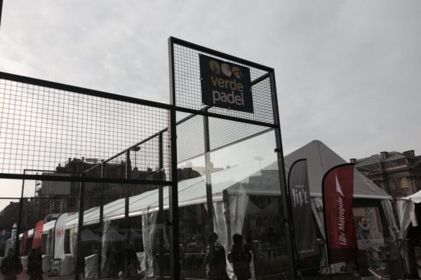 Verdepadel a installé un terrain de padel à Lille à côté des courts de la finale de la Coupe Davis